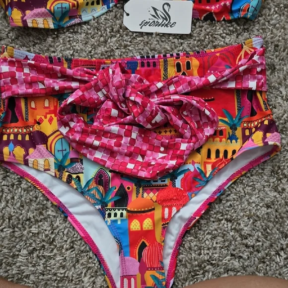 Colorful Ruffle Bikini Set - Picture 4 of 6